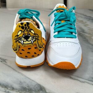 Rare - Flintstones/Jetson Reebok  7.5 Mens (Worn once)